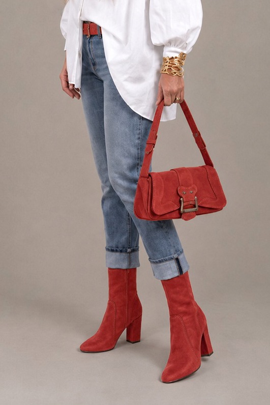 Women's red inside-zip ankle boots with round toe and high block heel - Worn view
